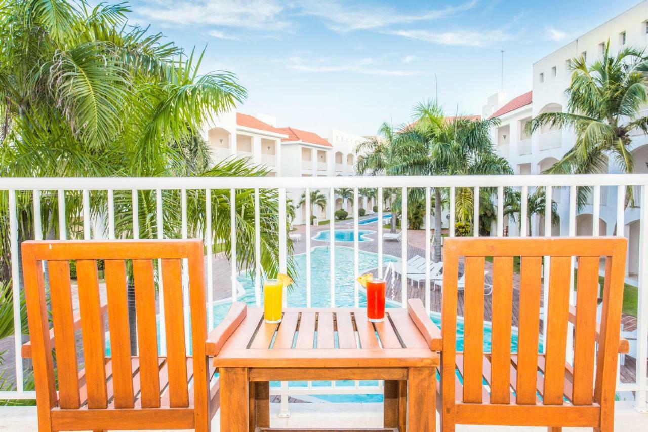 Be Live Collection Punta Cana (Adults Only) מראה חיצוני תמונה Balcony view of the pool at the hotel
